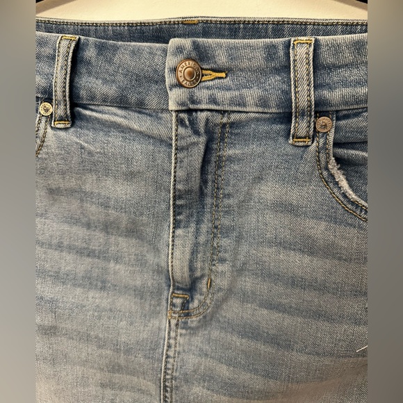 AMERICAN EAGLE  Distressed Mini Jeans Skirt - Size US 12 LONG - Picture 5 of 9
